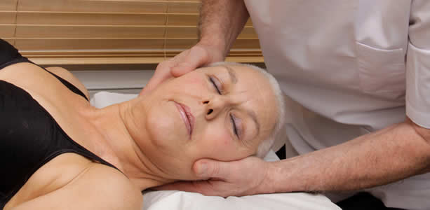 Cervical spine manipulation image
